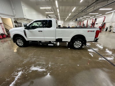 2023 Ford F-350SD XLT 613a FX4